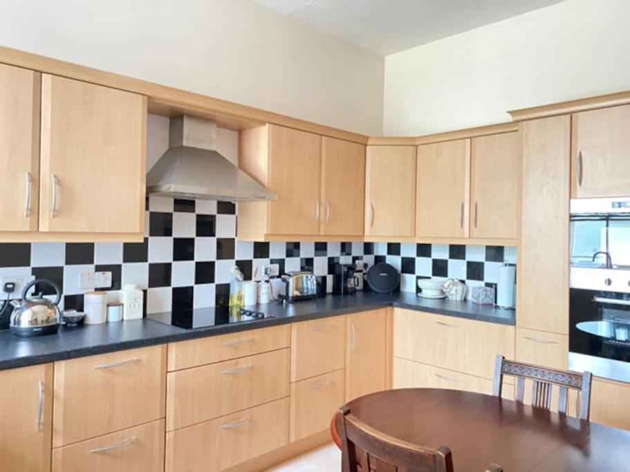 St John'S Flat Spacious Accomodation Dalry  المظهر الخارجي الصورة